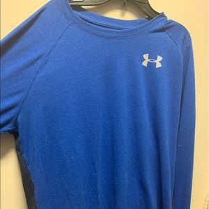 Long sleeve Under Armour top. size large